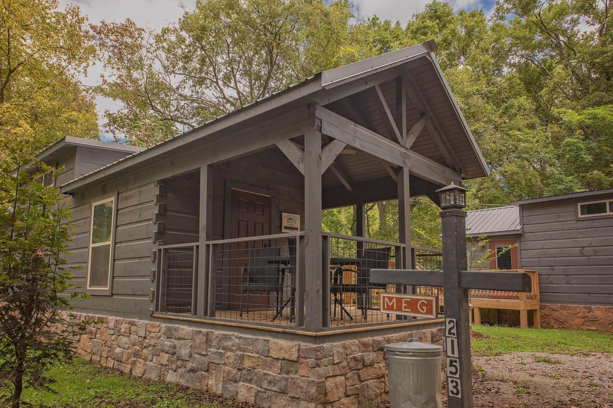 Meg Cabin Tiny Rustic Comfort On Lookout Mtn チャタヌーガ エクステリア 写真
