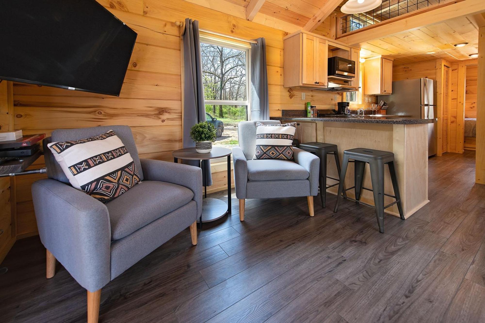 Meg Cabin Tiny Rustic Comfort On Lookout Mtn チャタヌーガ エクステリア 写真